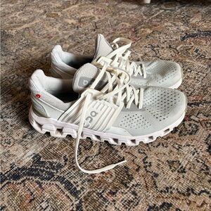 On Cloudswift Glacier/White Women’s Shoes